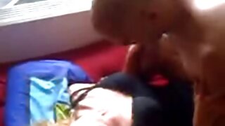 Plavuša s malim porn ...
